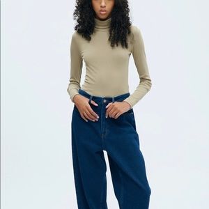 Fitted Turtleneck in Alabaster